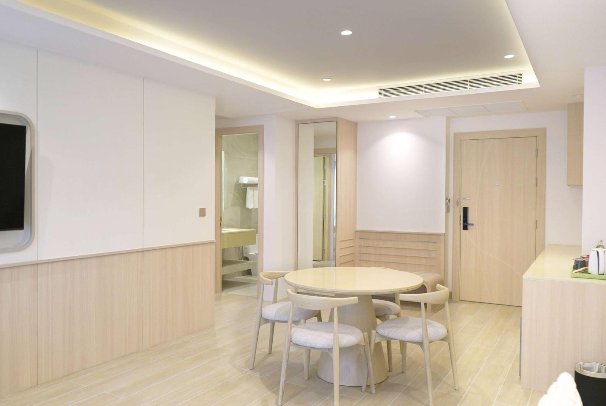 Hotel Wyndham Garden Naithon Phuket Zewnętrze zdjęcie