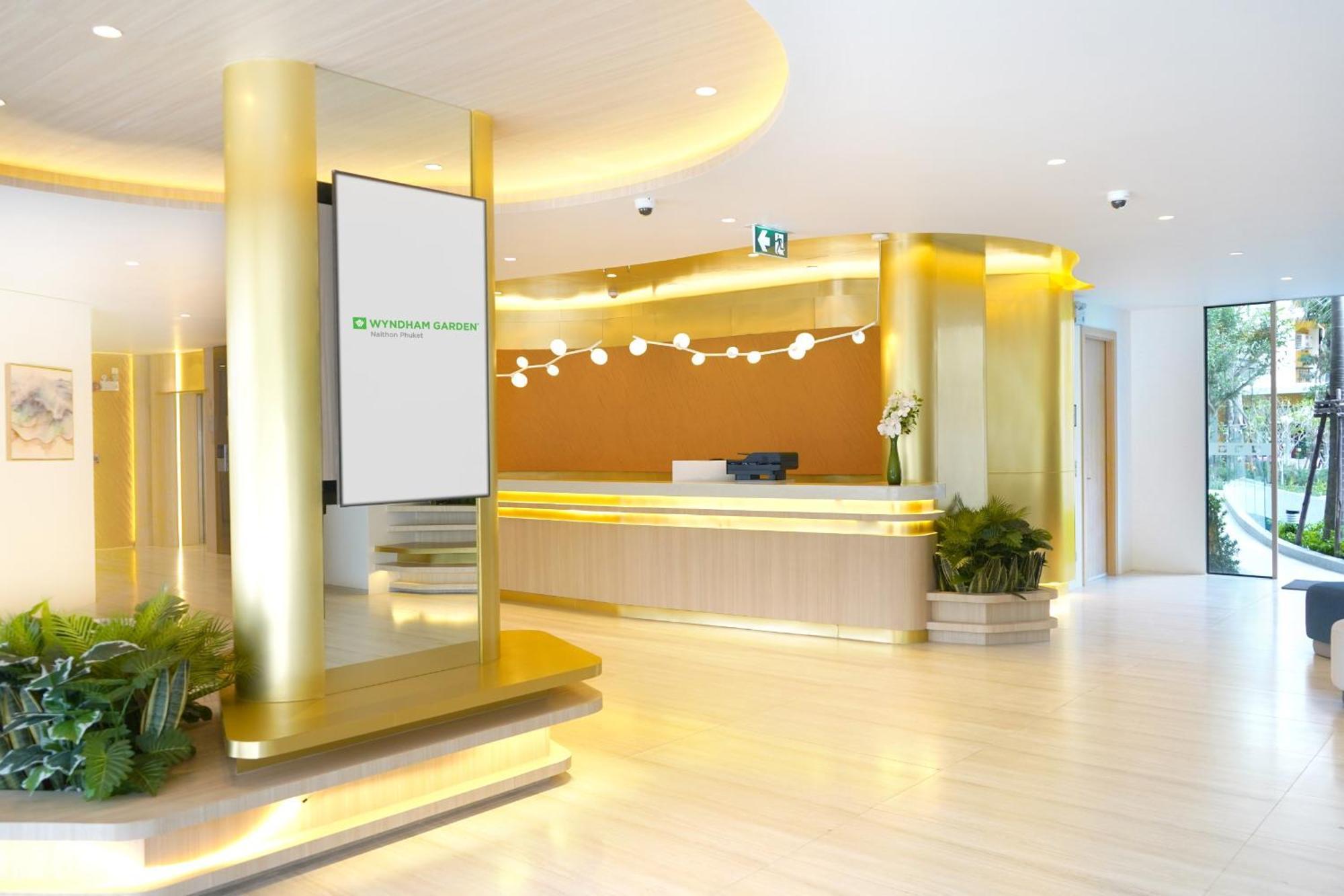 Hotel Wyndham Garden Naithon Phuket Zewnętrze zdjęcie