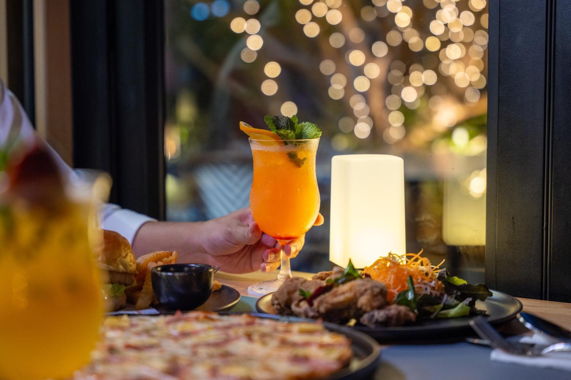 Hotel Wyndham Garden Naithon Phuket Zewnętrze zdjęcie