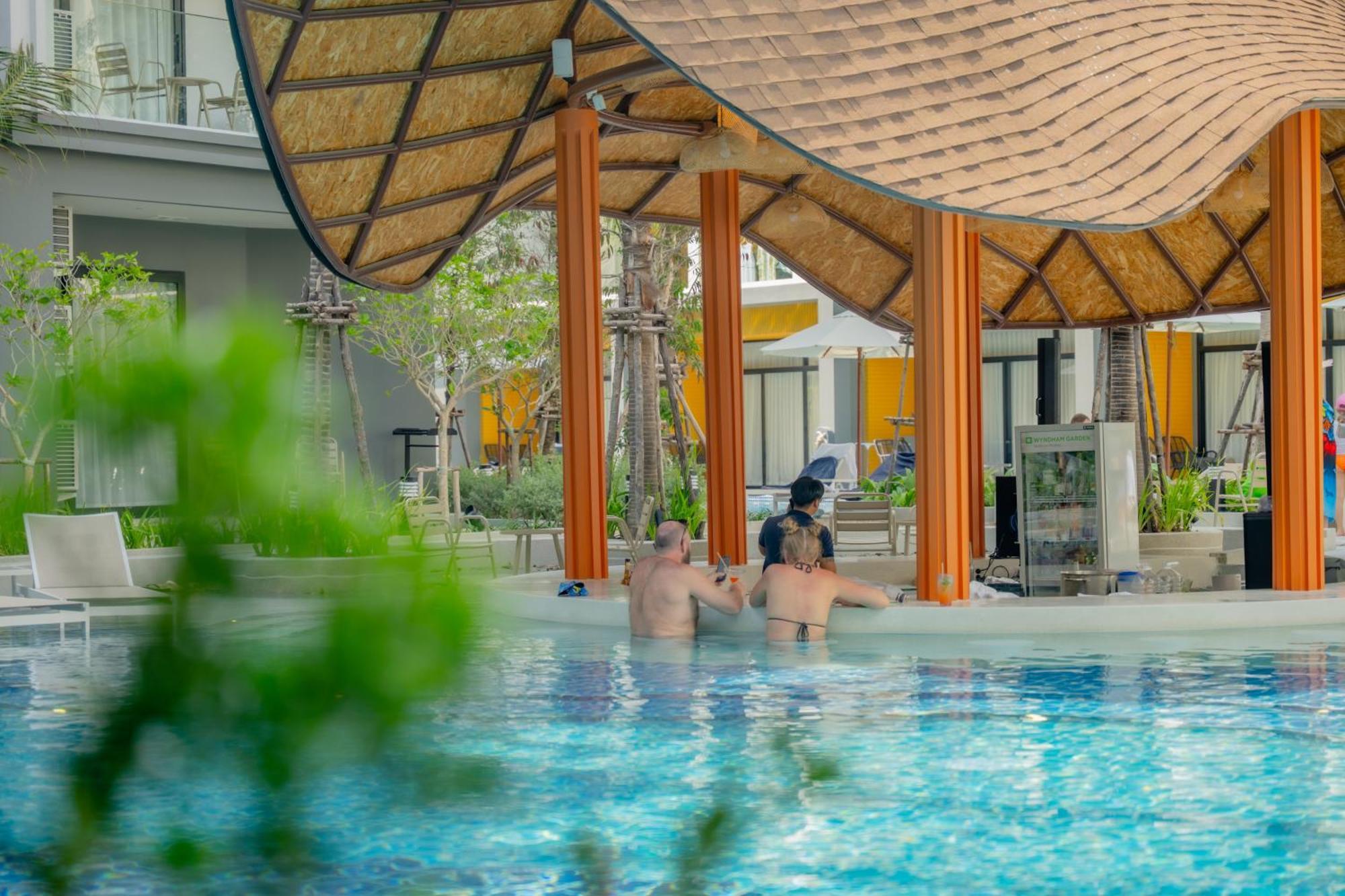 Hotel Wyndham Garden Naithon Phuket Zewnętrze zdjęcie